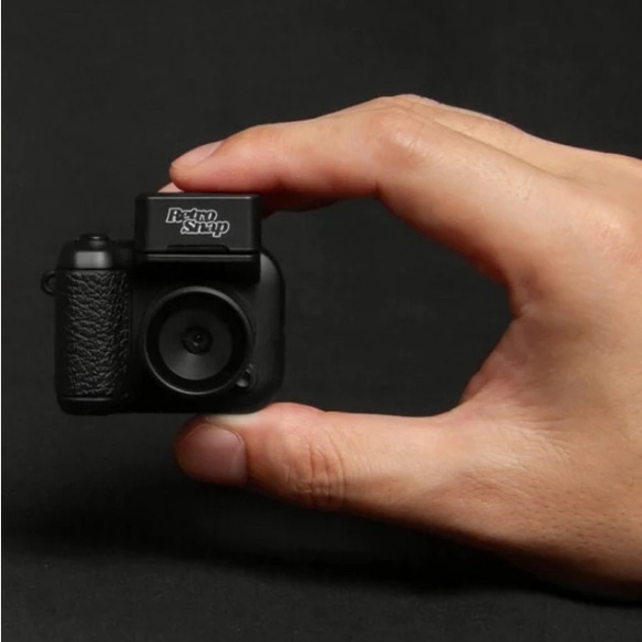 Mini Retro Camera - Picture 3 of 3